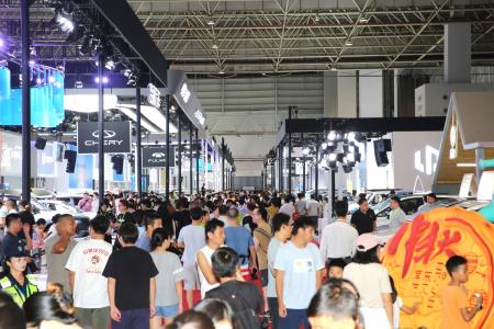 火爆！1000台全新车重磅展出，2025东莞国际车展今日开幕！